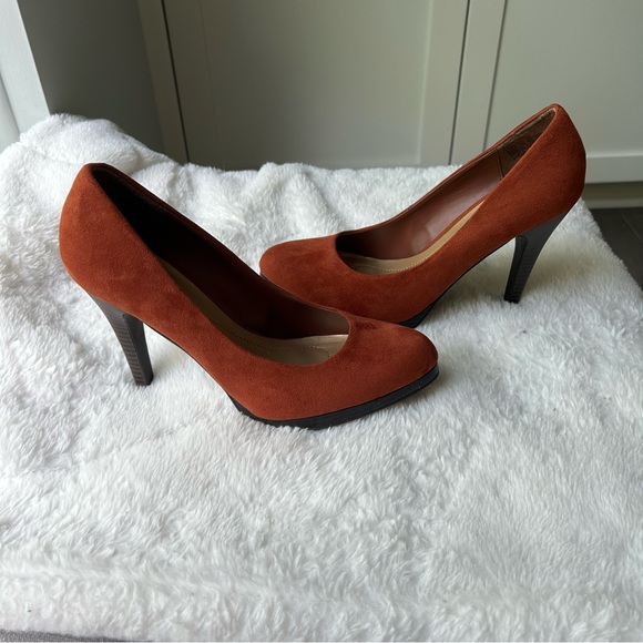 APT 9 Burnt Orange Suede Oval Toe Platform Pumps, Size 8 - Picture 7 of 12